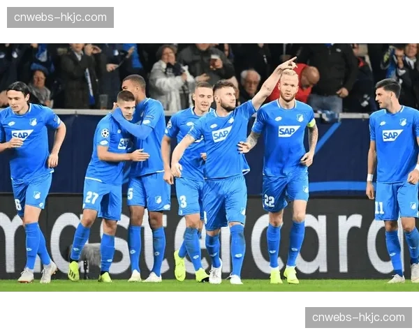 感人一幕:霍芬海姆主场为罹患重病的小球迷全场鼓掌一分钟 感人一幕:霍芬海姆主场为罹患重病的小球迷全场鼓掌一分钟